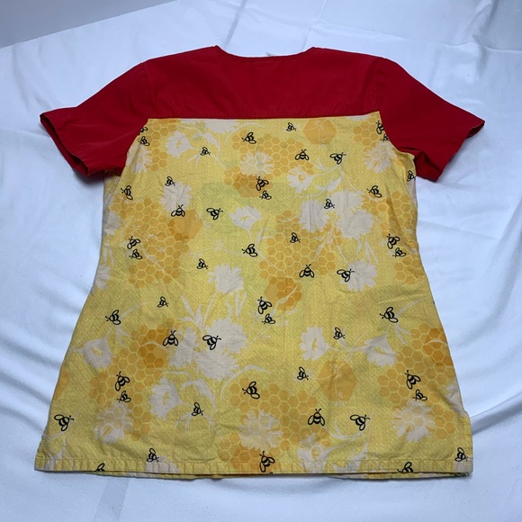 🛑SOLD🛑Disney Winnie The Pooh Womens Scrub Top - Picture 2 of 5